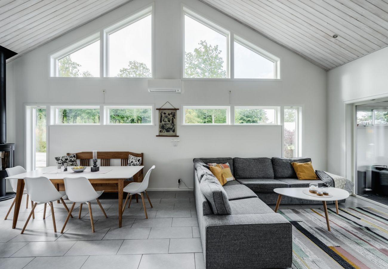 Ferienhaus in Ljungby - Luxuriöses Ferienhaus in Tallbacken mit Seeblick über Bolmen