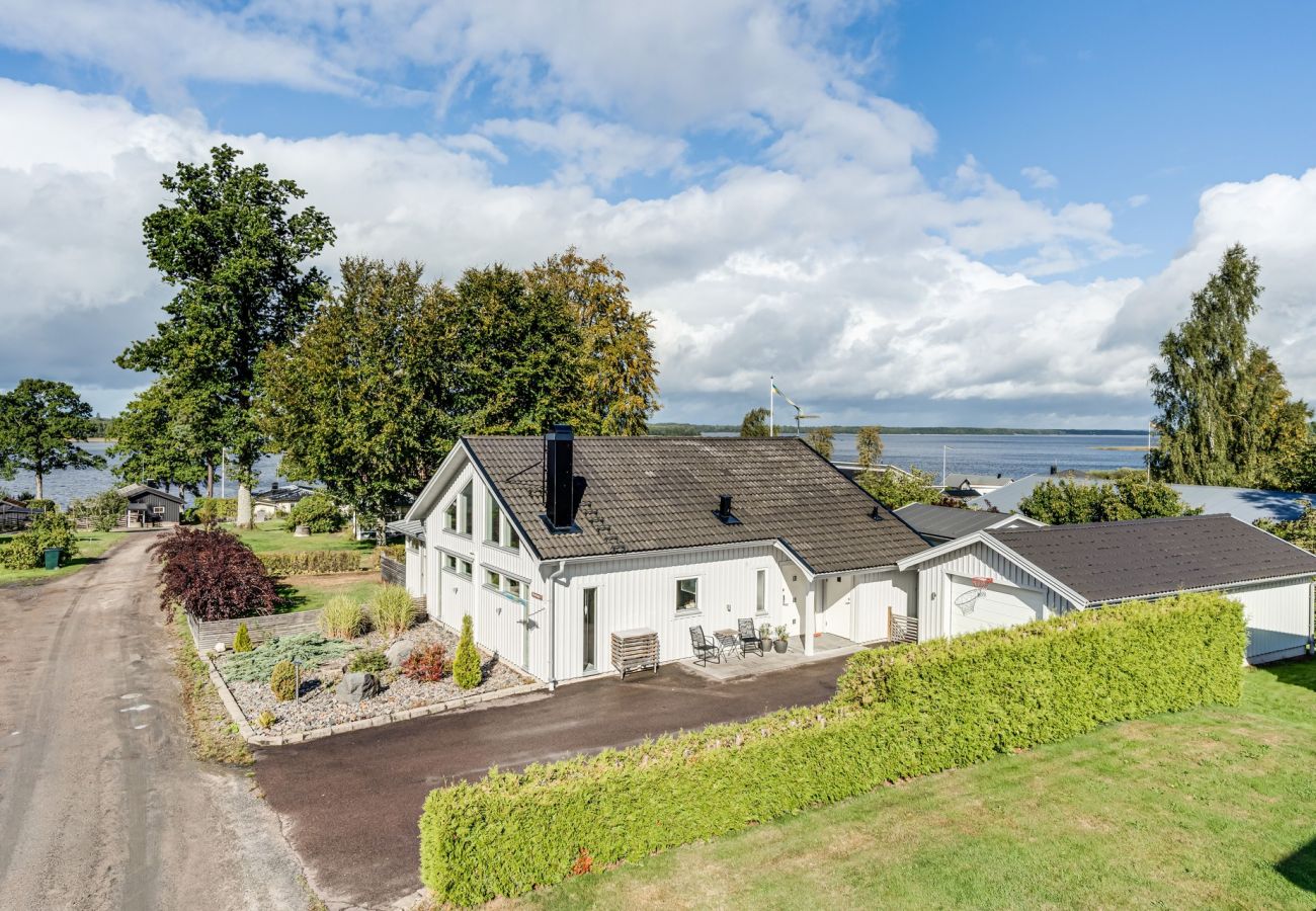 Ferienhaus in Ljungby - Luxuriöses Ferienhaus in Tallbacken mit Seeblick über Bolmen