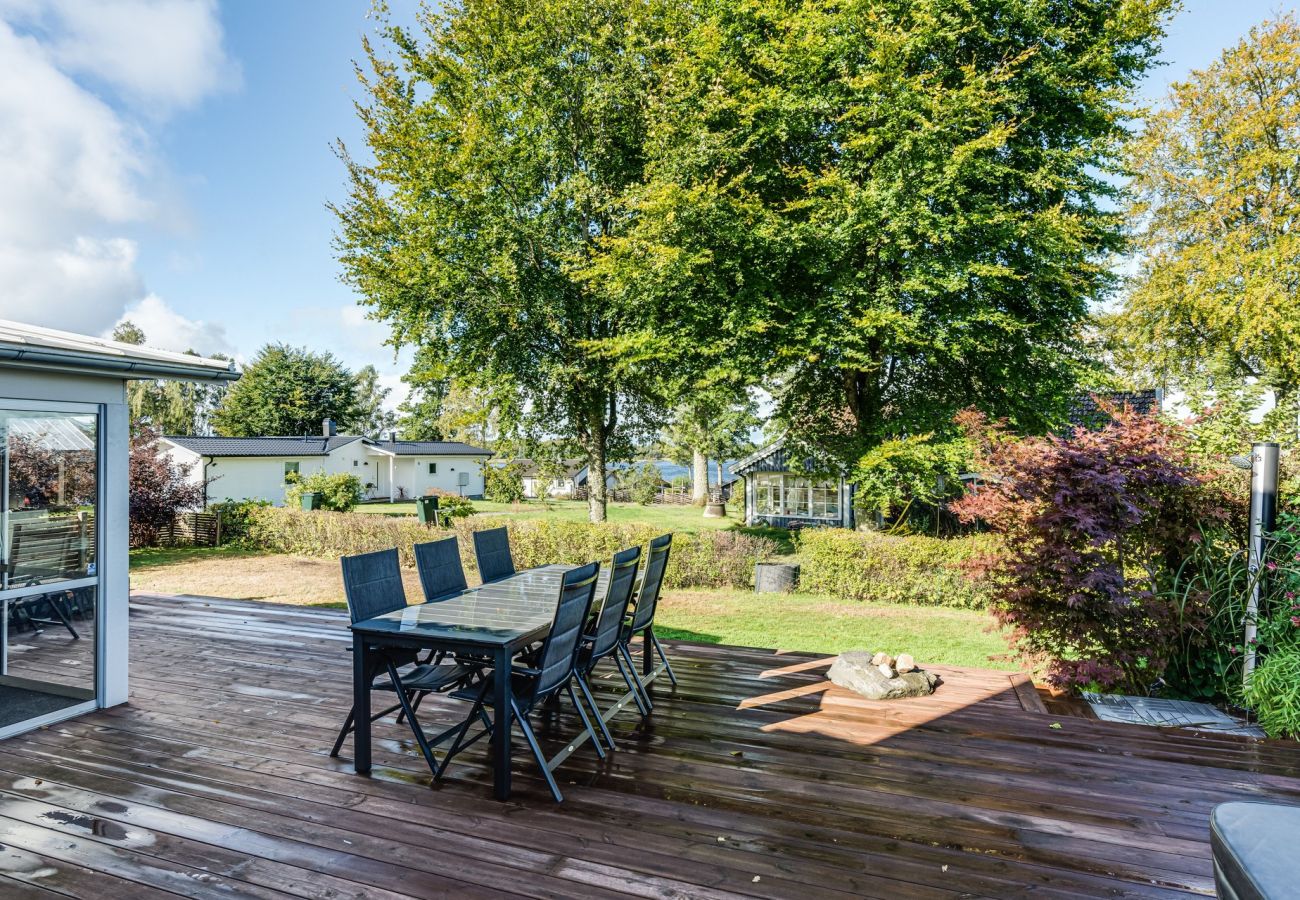 Ferienhaus in Ljungby - Luxuriöses Ferienhaus in Tallbacken mit Seeblick über Bolmen