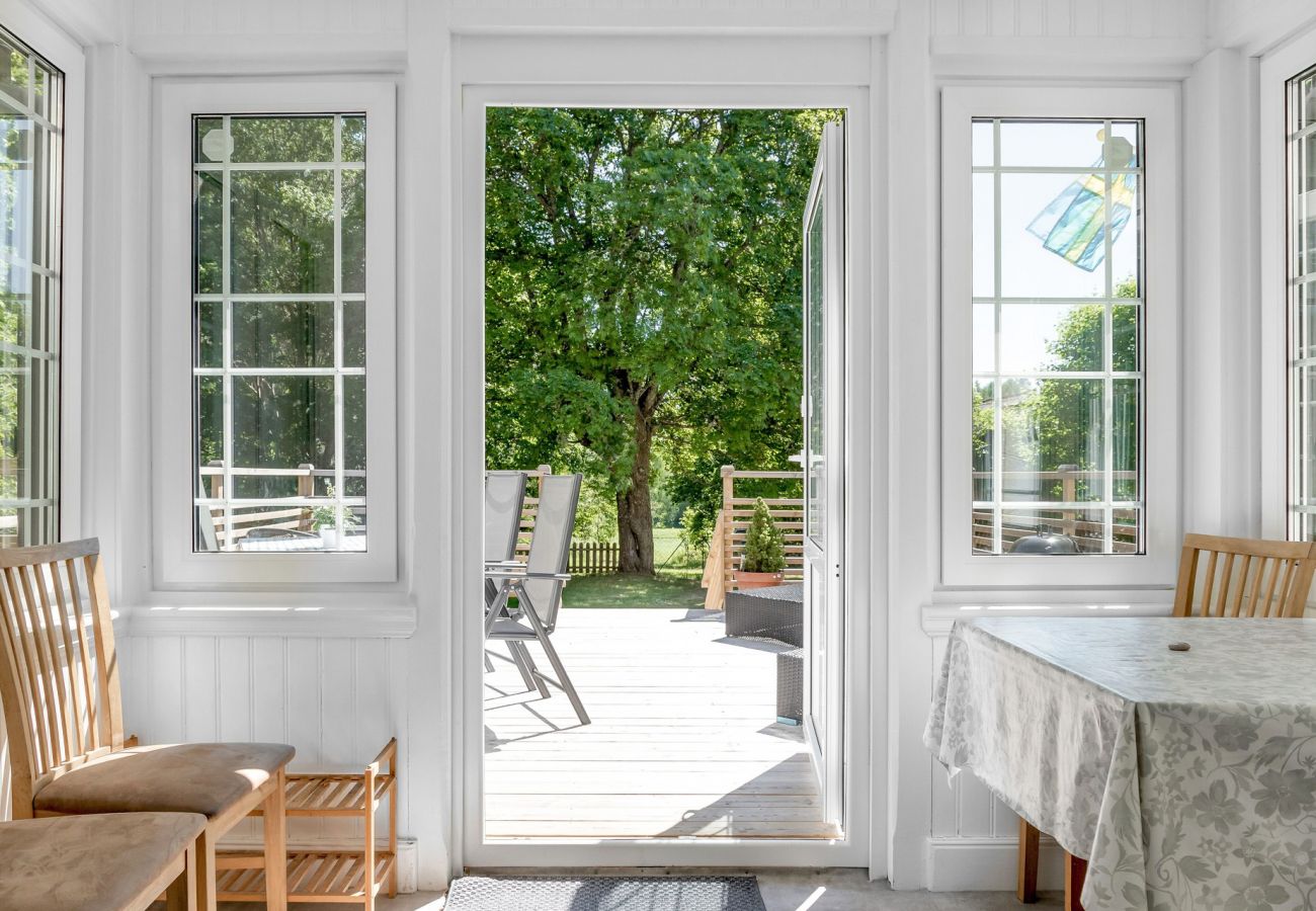 Ferienhaus in Vimmerby - Willkommen in Vimmerby, wo Sie naturnah in einer ruhigen Umgebung wohnen, aber dennoch in der Nähe von Astrid Lindgrens Värld.