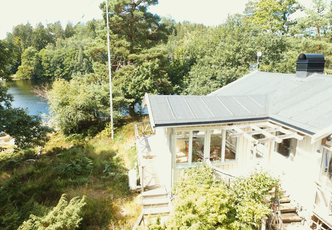 Haus in Mölnlycke - Großes Haus mit eigenem Sandstrand und Boot in Mölnlycke | SE08034