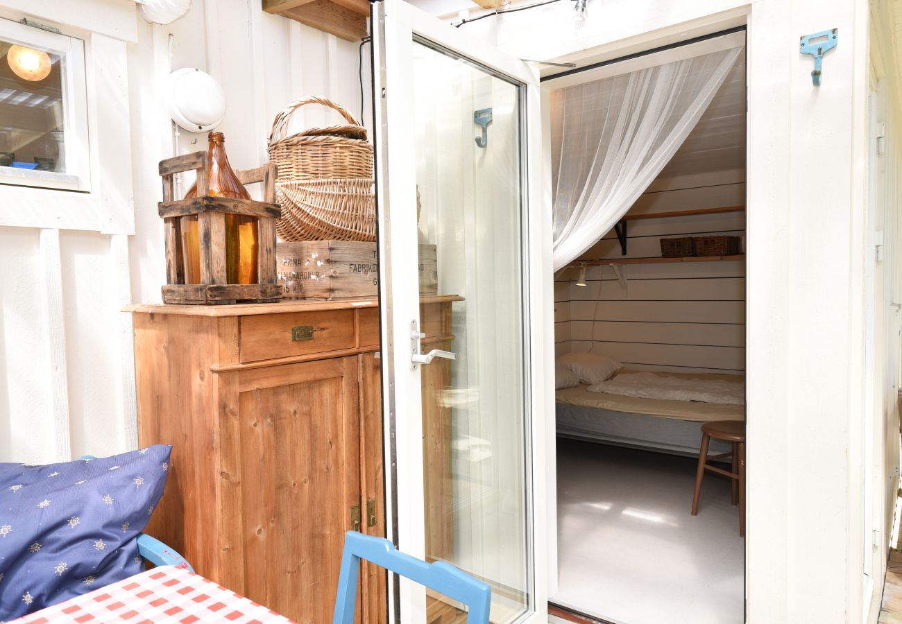 Ferienhaus in Mölnlycke - Großes Haus mit eigenem Sandstrand und Boot in Mölnlycke | SE08034