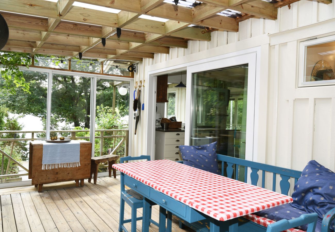 Ferienhaus in Mölnlycke - Großes Haus mit eigenem Sandstrand und Boot in Mölnlycke | SE08034