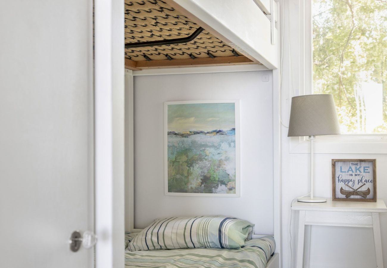 Ferienhaus in Växjö - Schönes Ferienhaus mit fantastischer Lage und eigenem Seegrundstück am Helgasjön, Växjö | SE06034