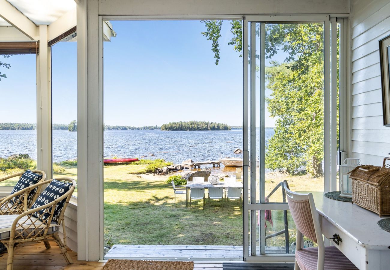 Ferienhaus in Växjö - Schönes Ferienhaus mit fantastischer Lage und eigenem Seegrundstück am Helgasjön, Växjö | SE06034