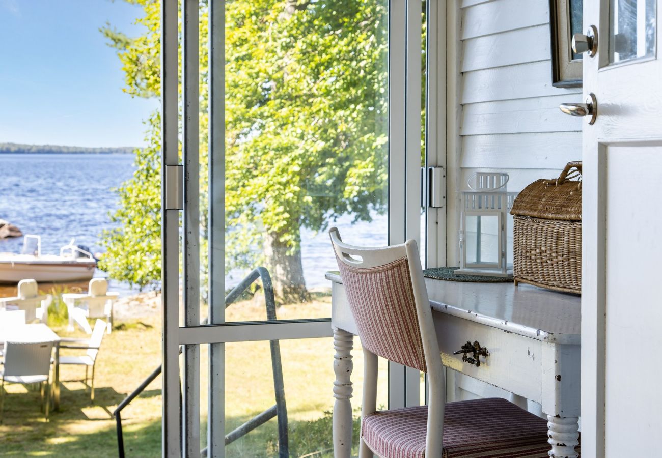 Ferienhaus in Växjö - Schönes Ferienhaus mit fantastischer Lage und eigenem Seegrundstück am Helgasjön, Växjö | SE06034