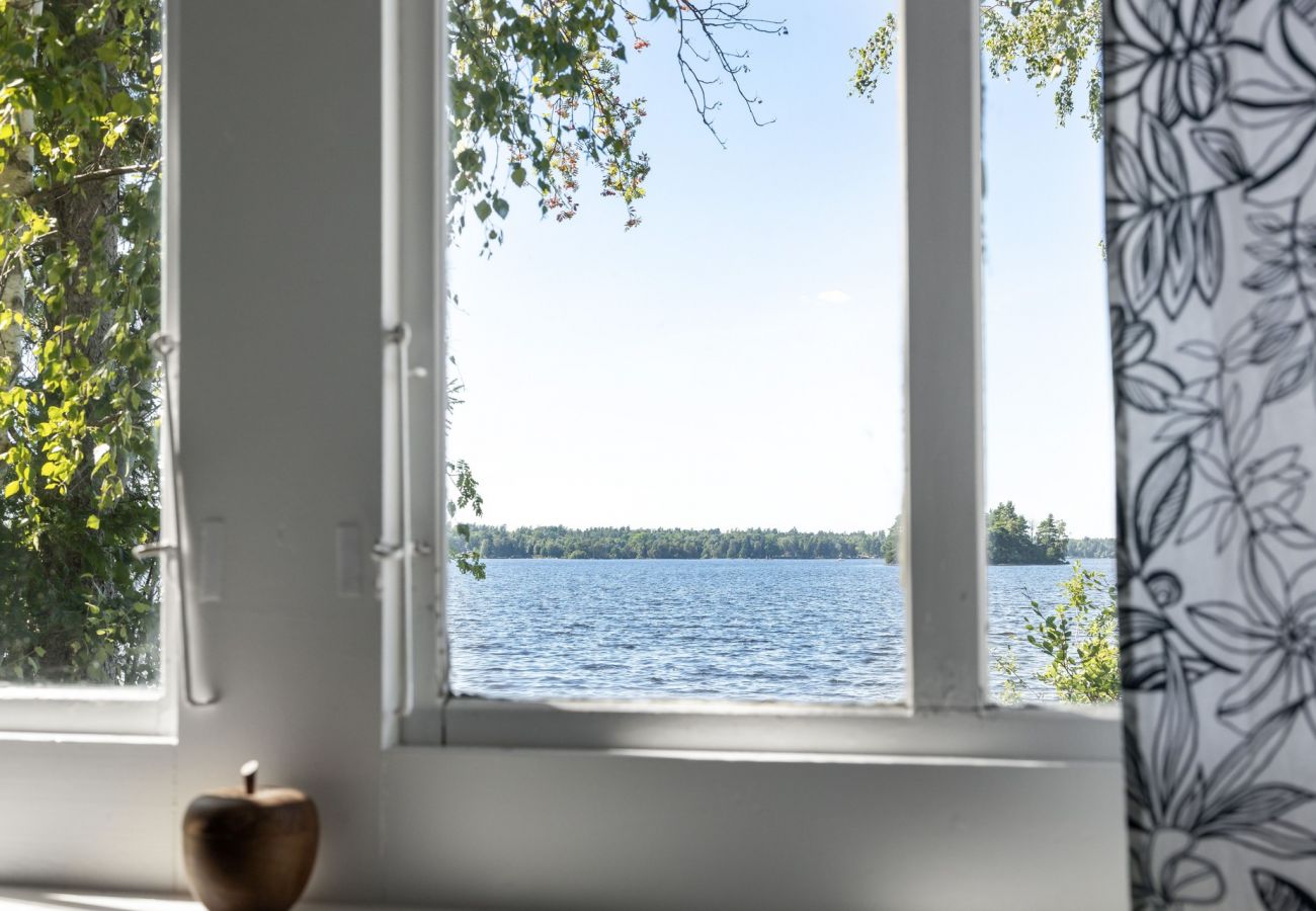 Ferienhaus in Växjö - Schönes Ferienhaus mit fantastischer Lage und eigenem Seegrundstück am Helgasjön, Växjö | SE06034