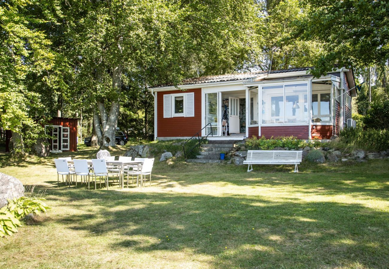 Ferienhaus in Växjö - Schönes Ferienhaus mit fantastischer Lage und eigenem Seegrundstück am Helgasjön, Växjö | SE06034