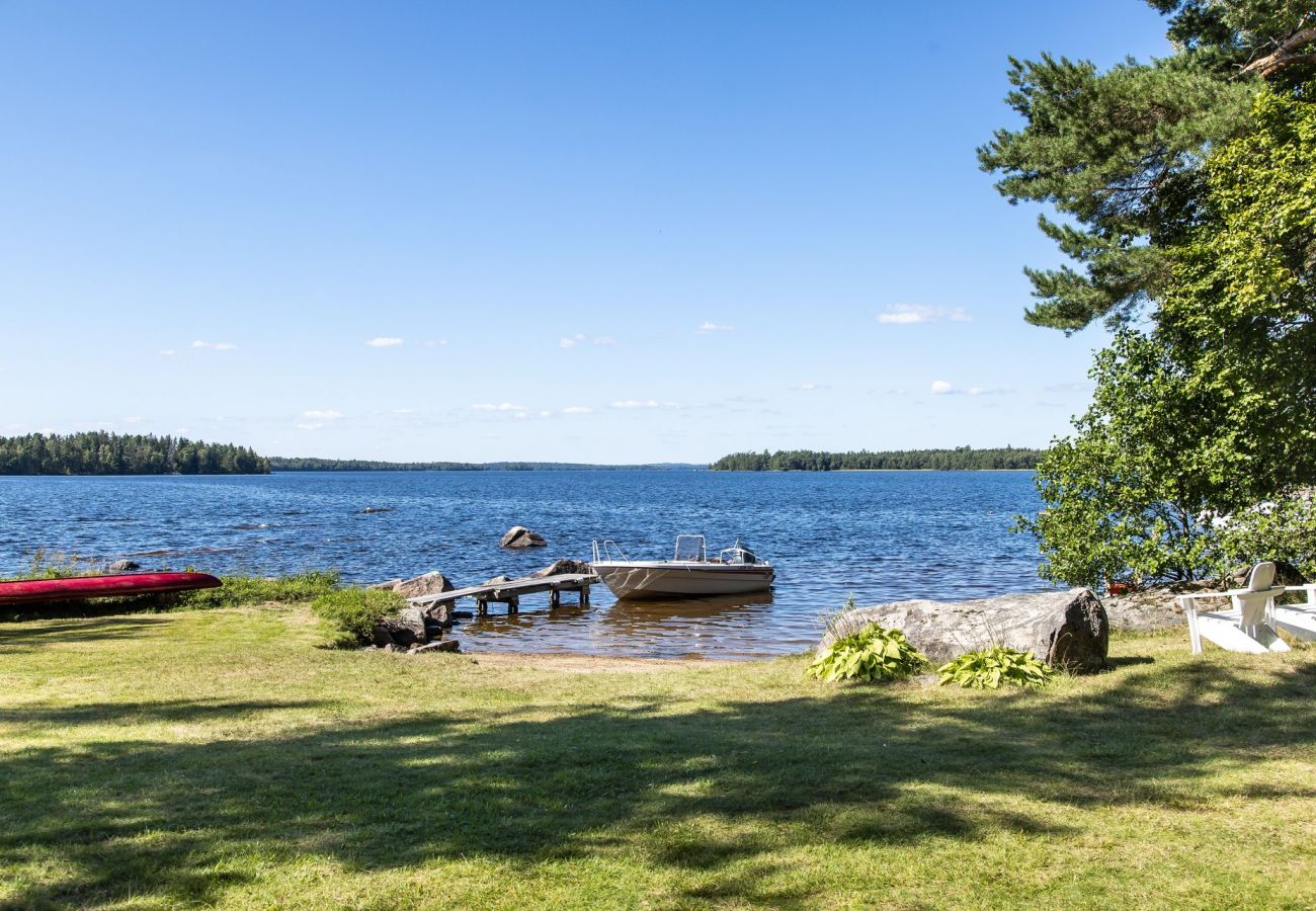 Ferienhaus in Växjö - Schönes Ferienhaus mit fantastischer Lage und eigenem Seegrundstück am Helgasjön, Växjö | SE06034