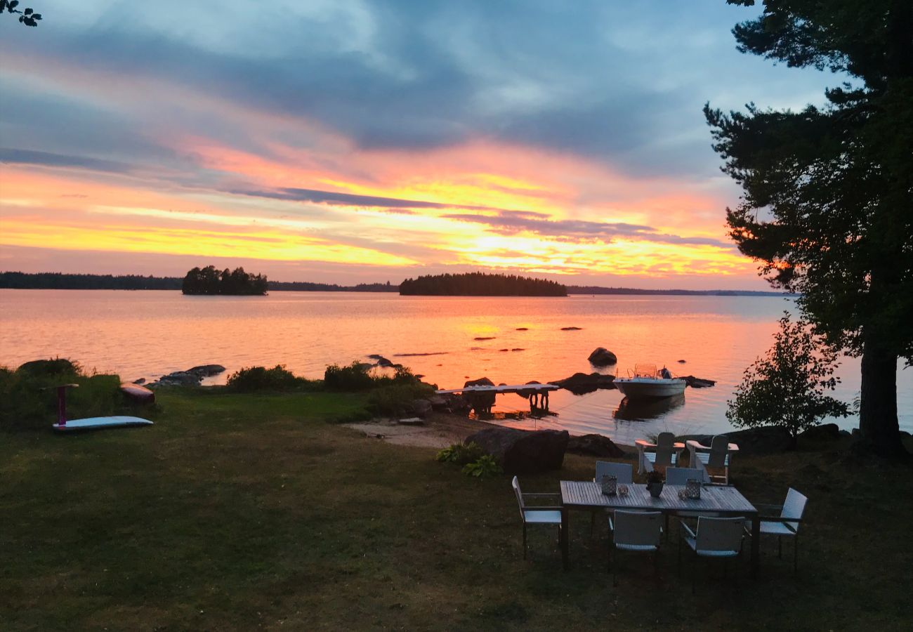 Ferienhaus in Växjö - Schönes Ferienhaus mit fantastischer Lage und eigenem Seegrundstück am Helgasjön, Växjö | SE06034