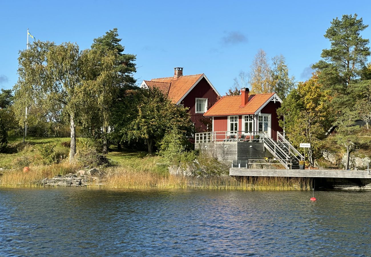 Haus in Köpmannebro - Einzigartiges Haus in Köpmannebro mit fantastischem Seegrundstück | SE17008
