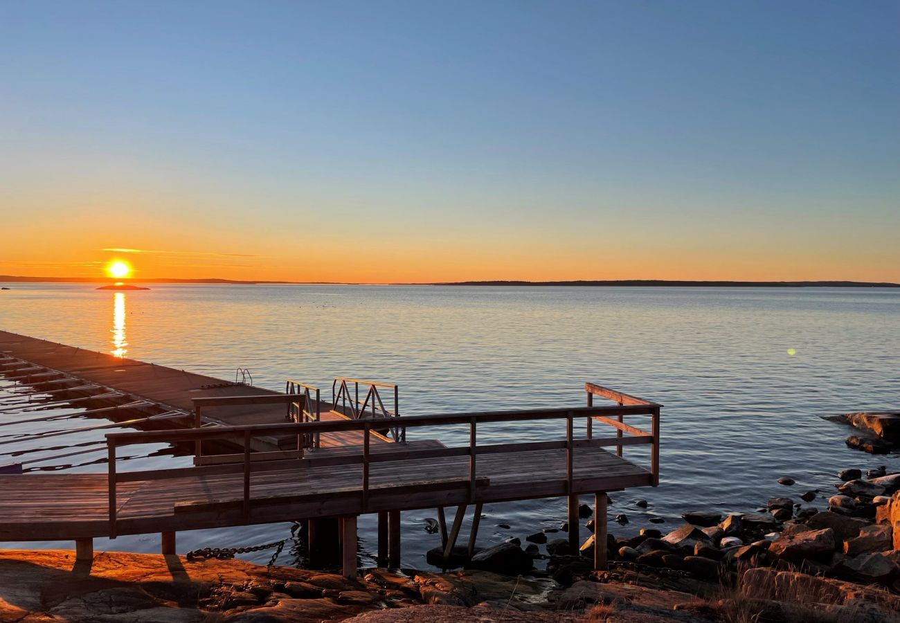 Ferienhaus in Strömstad -  Schönes Ferienhaus am Iddefjorden, Strömstad | SE09027