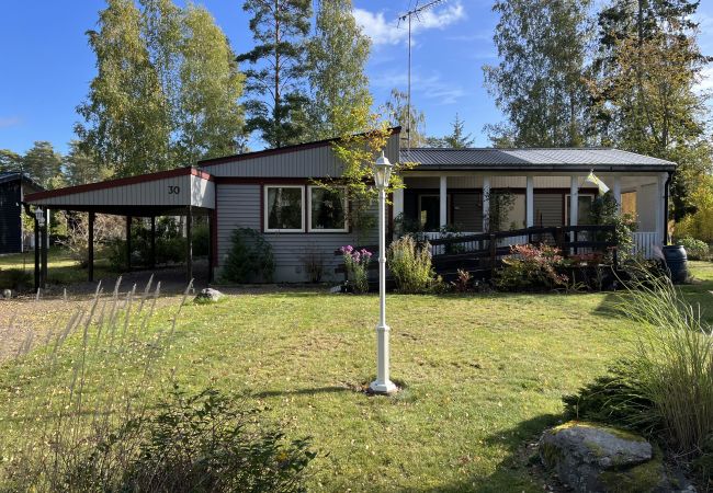  in Mönsterås - Ferienhaus auf Oknö in der Nähe von Schwimmen und Natur | SE05013