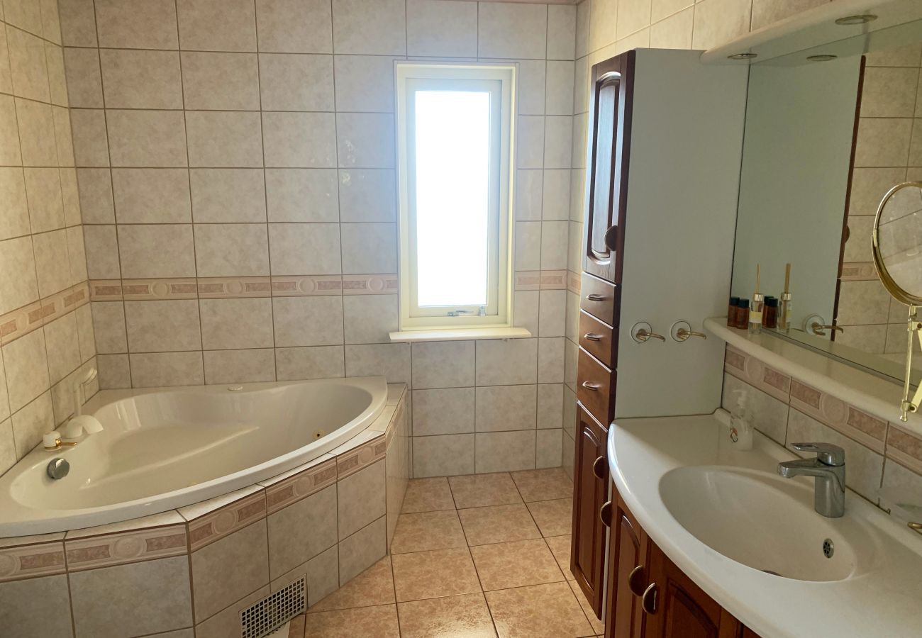 Ferienhaus in Jonstorp - Schönes Strandhaus mit Meerblick in Jonstorp| SE01020