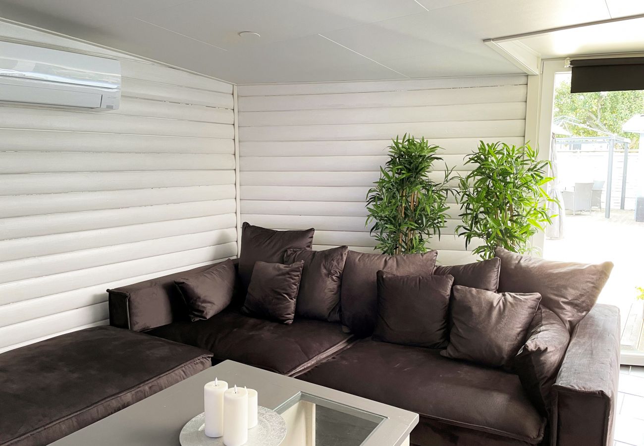 Ferienhaus in Motala - Luxushaus in Motala mit beheiztem Pool | SE10014