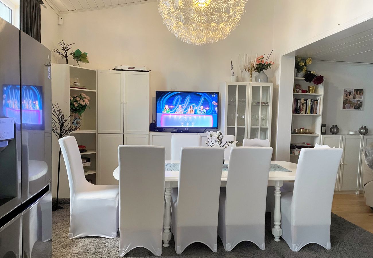 Ferienhaus in Motala - Luxushaus in Motala mit beheiztem Pool | SE10014