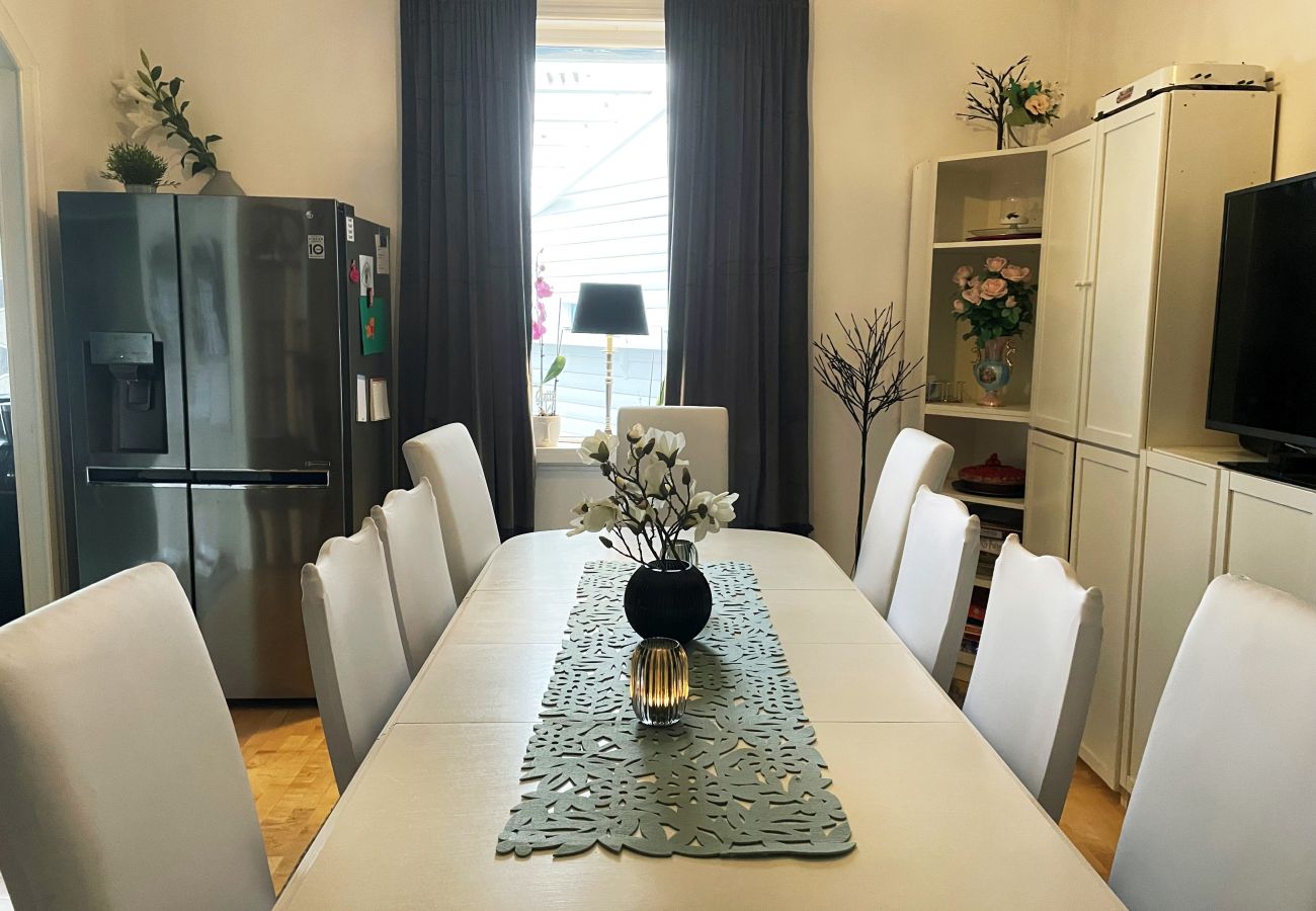 Ferienhaus in Motala - Luxushaus in Motala mit beheiztem Pool | SE10014