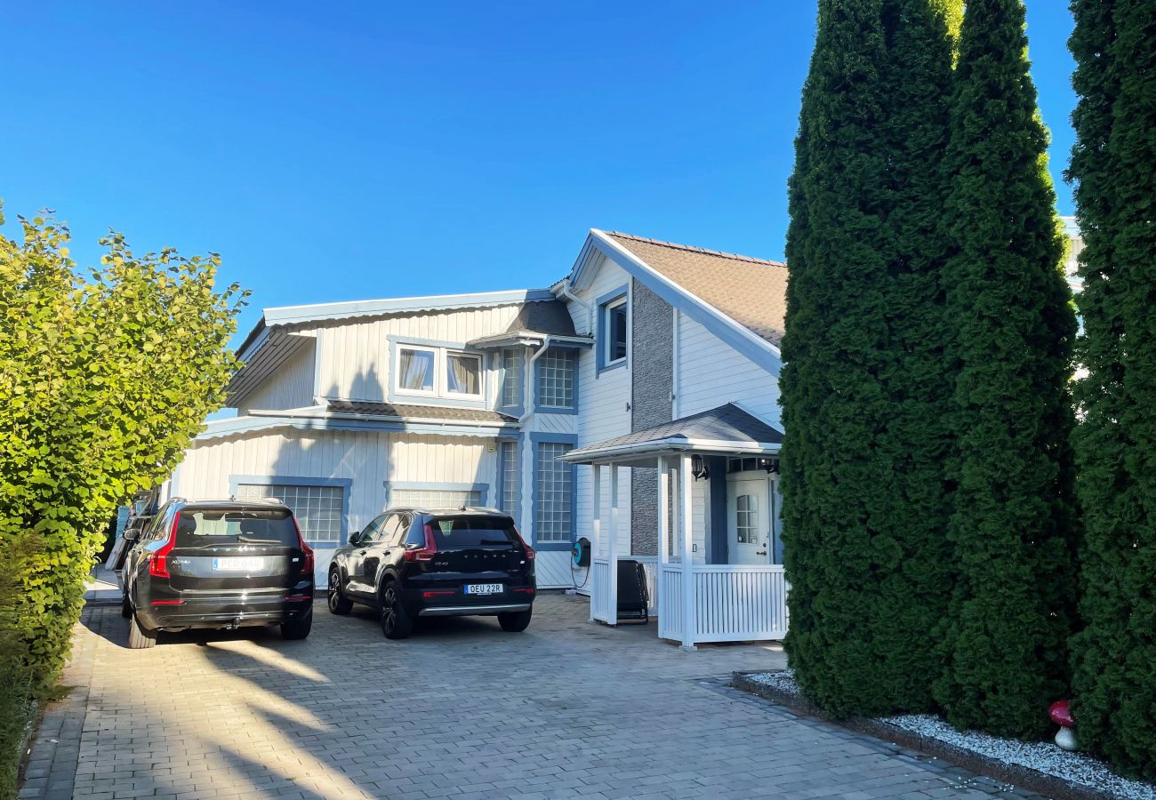 Ferienhaus in Motala - Luxushaus in Motala mit beheiztem Pool | SE10014