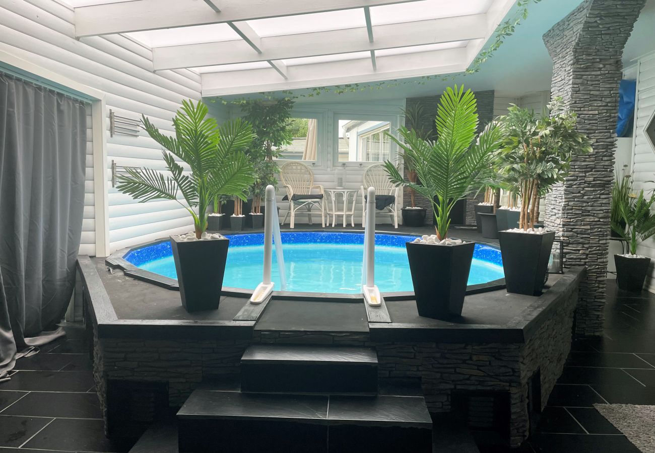 Ferienhaus in Motala - Luxushaus in Motala mit beheiztem Pool | SE10014