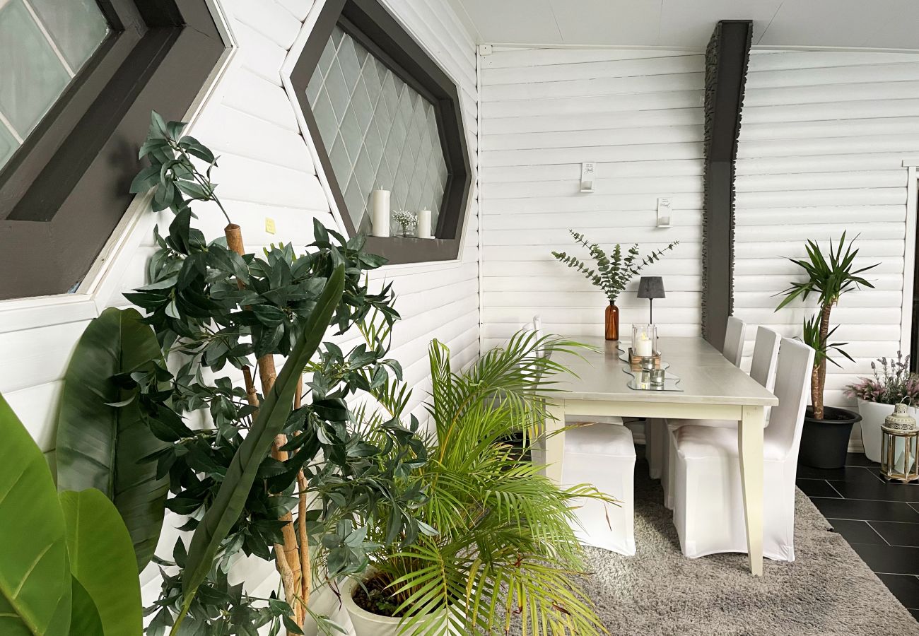 Ferienhaus in Motala - Luxushaus in Motala mit beheiztem Pool | SE10014