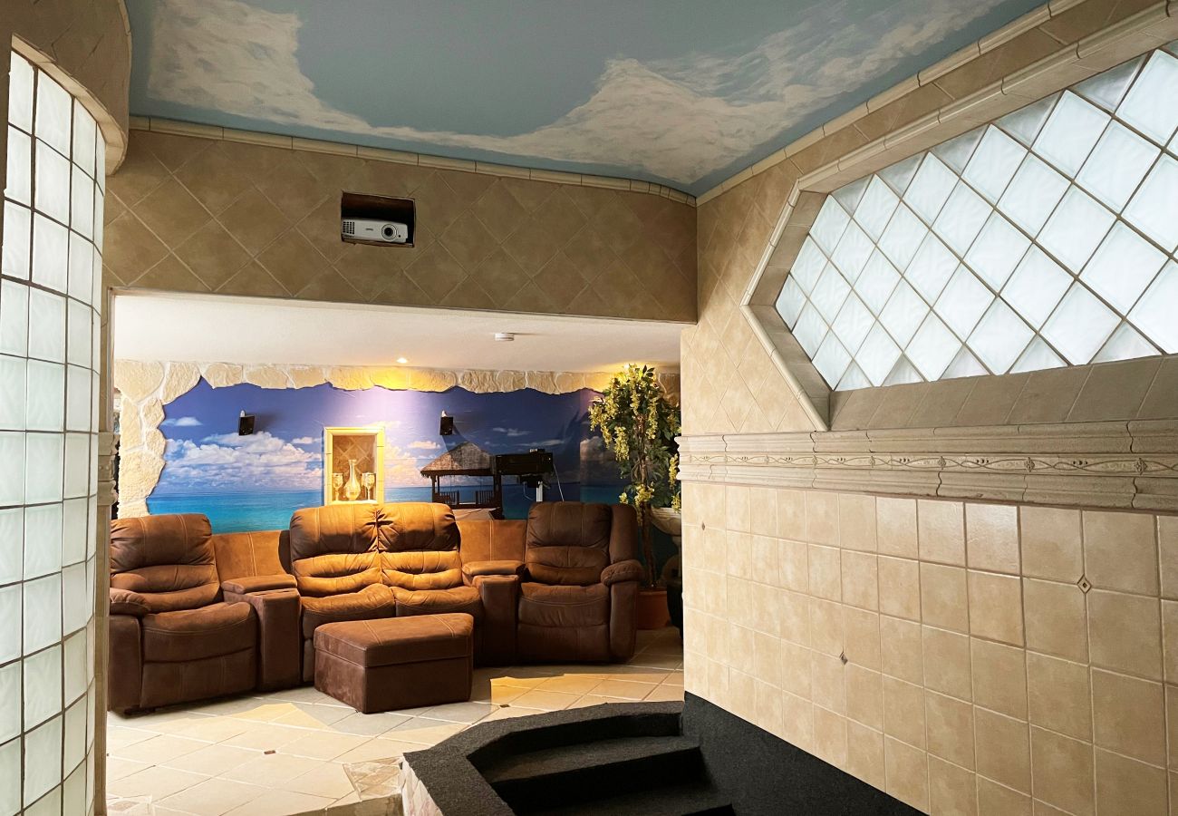 Ferienhaus in Motala - Luxushaus in Motala mit beheiztem Pool | SE10014