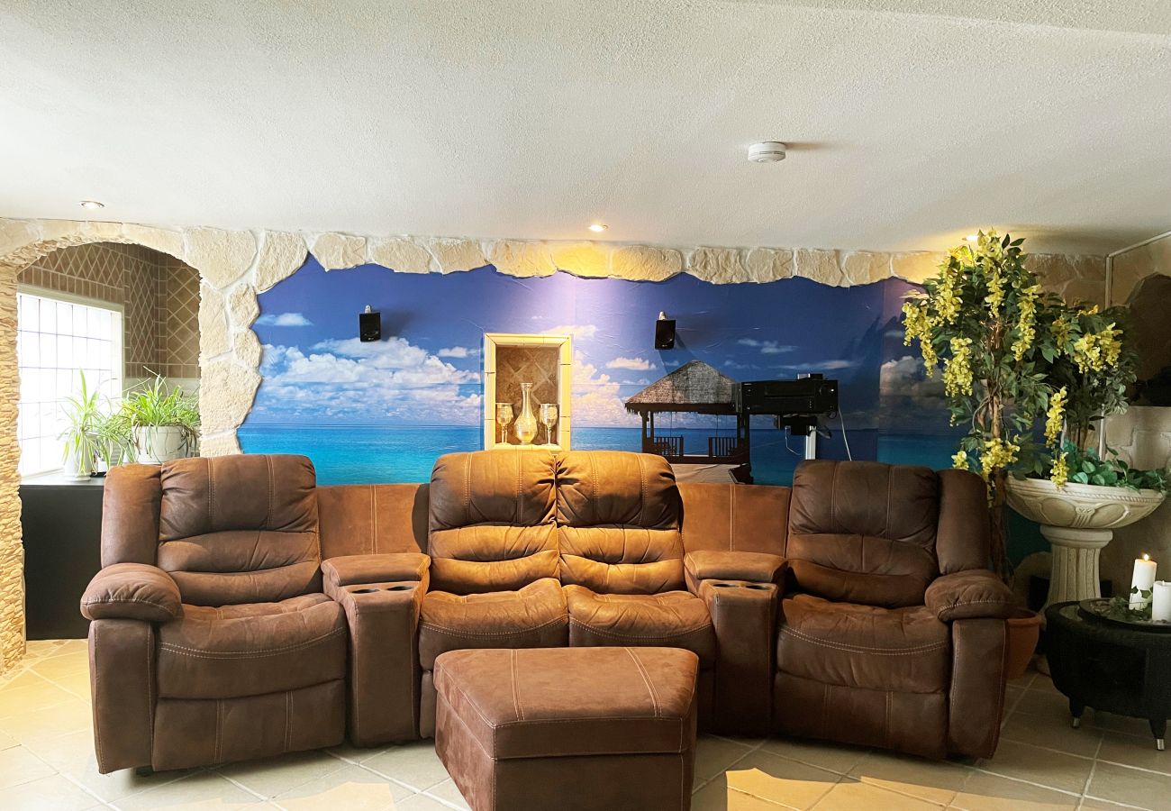 Ferienhaus in Motala - Luxushaus in Motala mit beheiztem Pool | SE10014