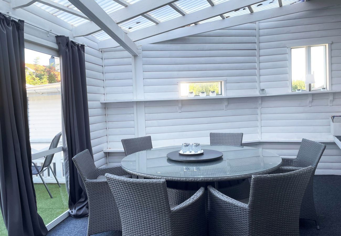 Ferienhaus in Motala - Luxushaus in Motala mit beheiztem Pool | SE10014
