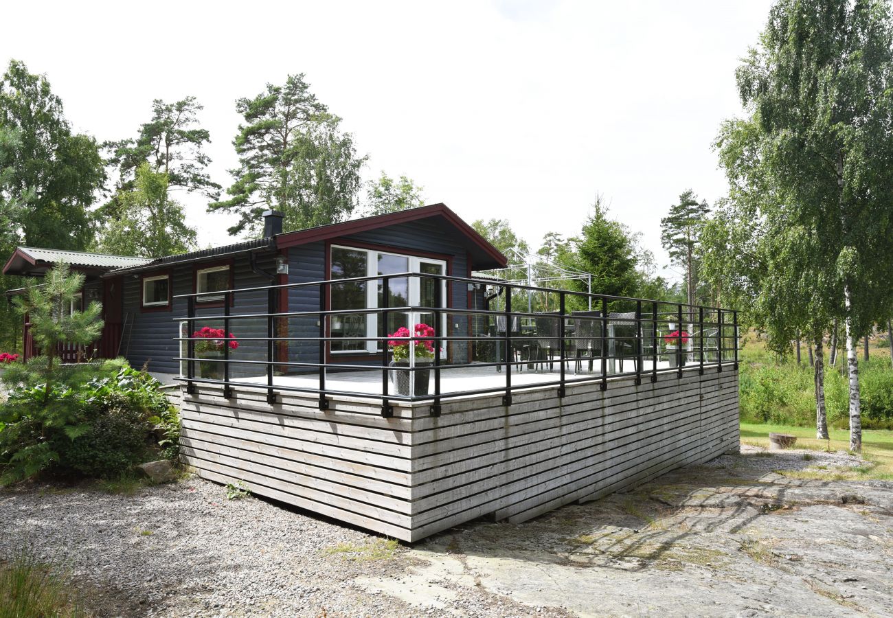 Ferienhaus in Mellerud - Ferienhaus mit schöner Aussicht auf den Vänernsee außerhalb von Mellerud | SE17009