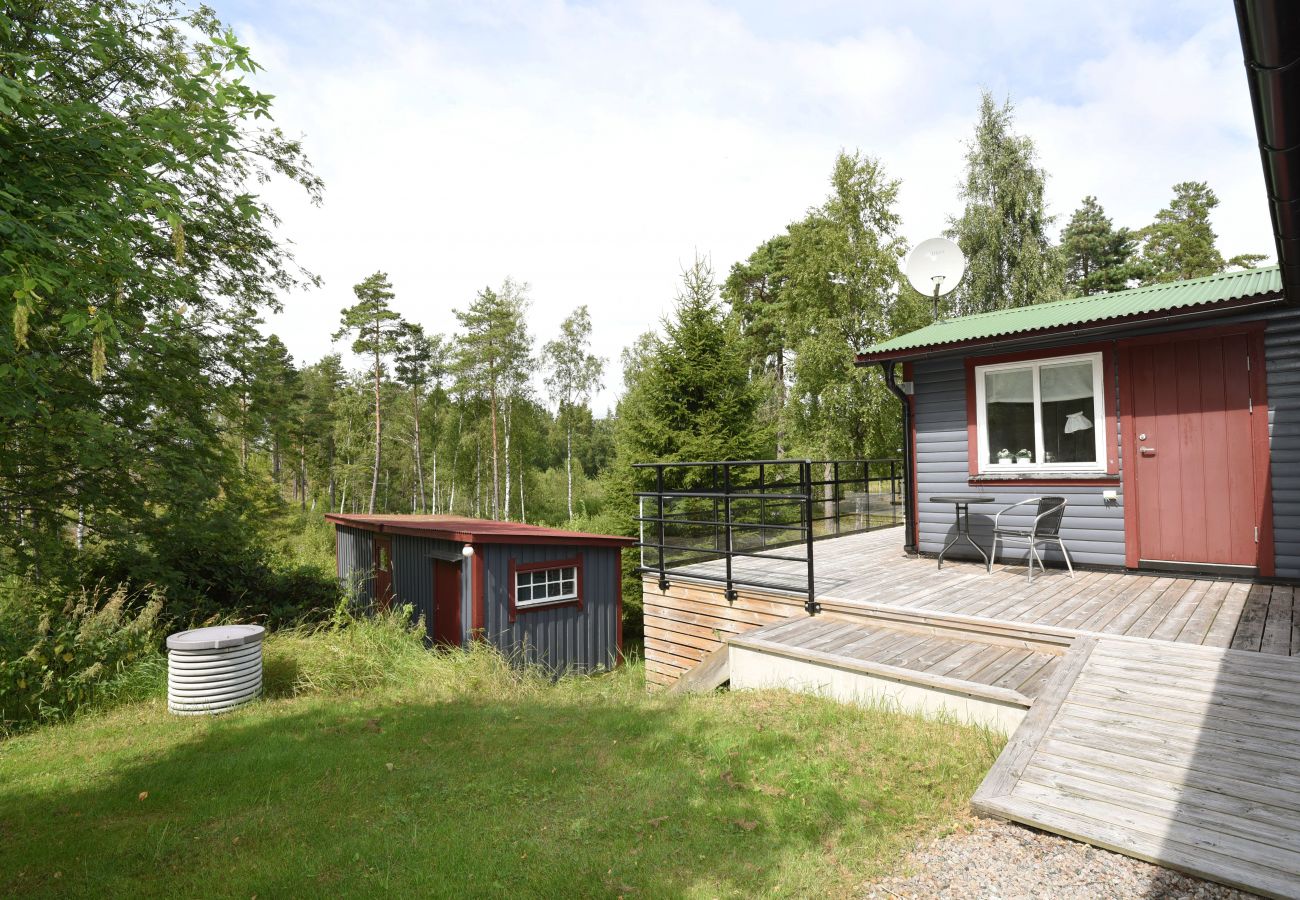 Ferienhaus in Mellerud - Ferienhaus mit schöner Aussicht auf den Vänernsee außerhalb von Mellerud | SE17009