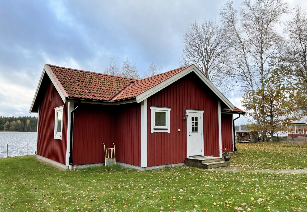 Ferienhaus in Hult - Ferienhaus mit eigenem Seegrundstück außerhalb von Eksjö | SE07028
