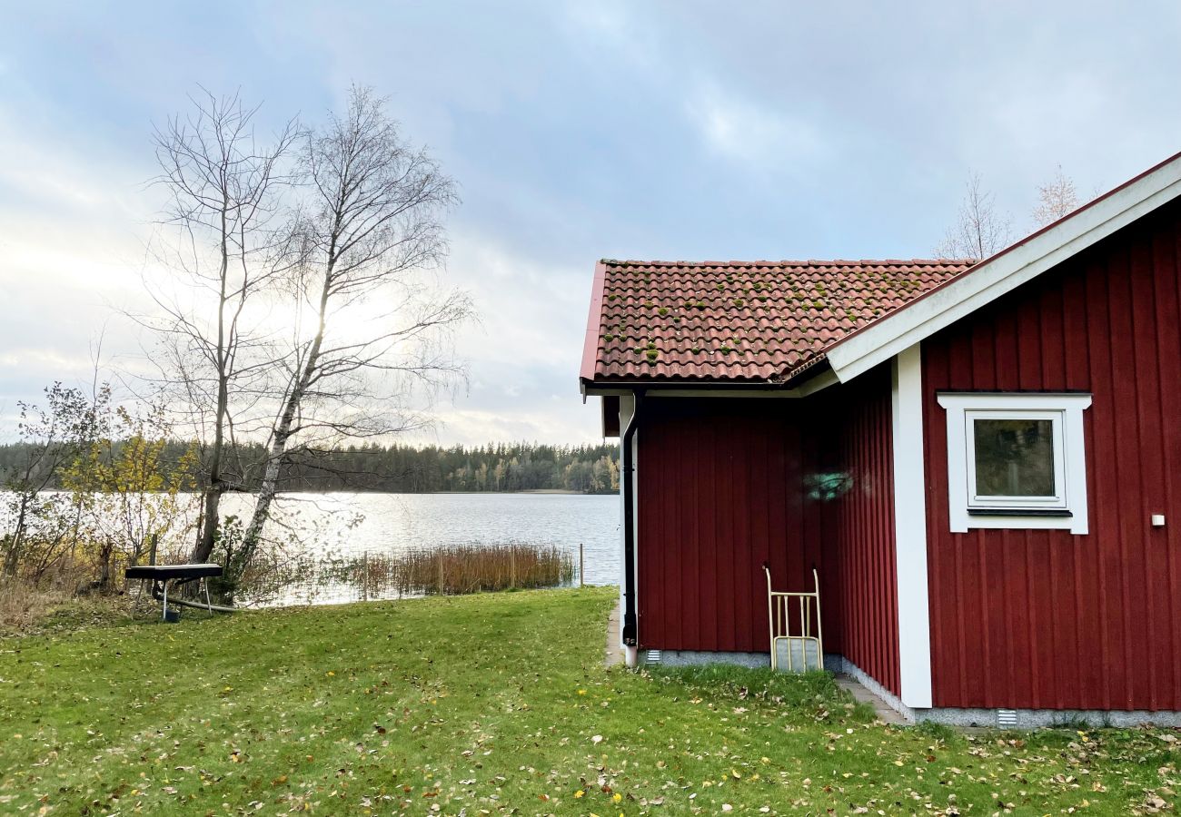 Haus in Hult - Ferienhaus mit eigenem Seegrundstück außerhalb von Eksjö | SE07028