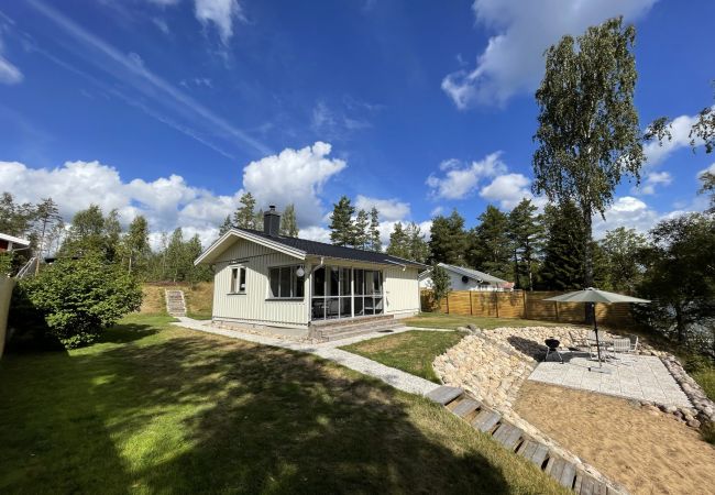  in Vaggeryd - Schönes Ferienhaus mit eigenem Seegrundstück und Panoramablick auf den See Fängen, Vaggeryd | SE07026