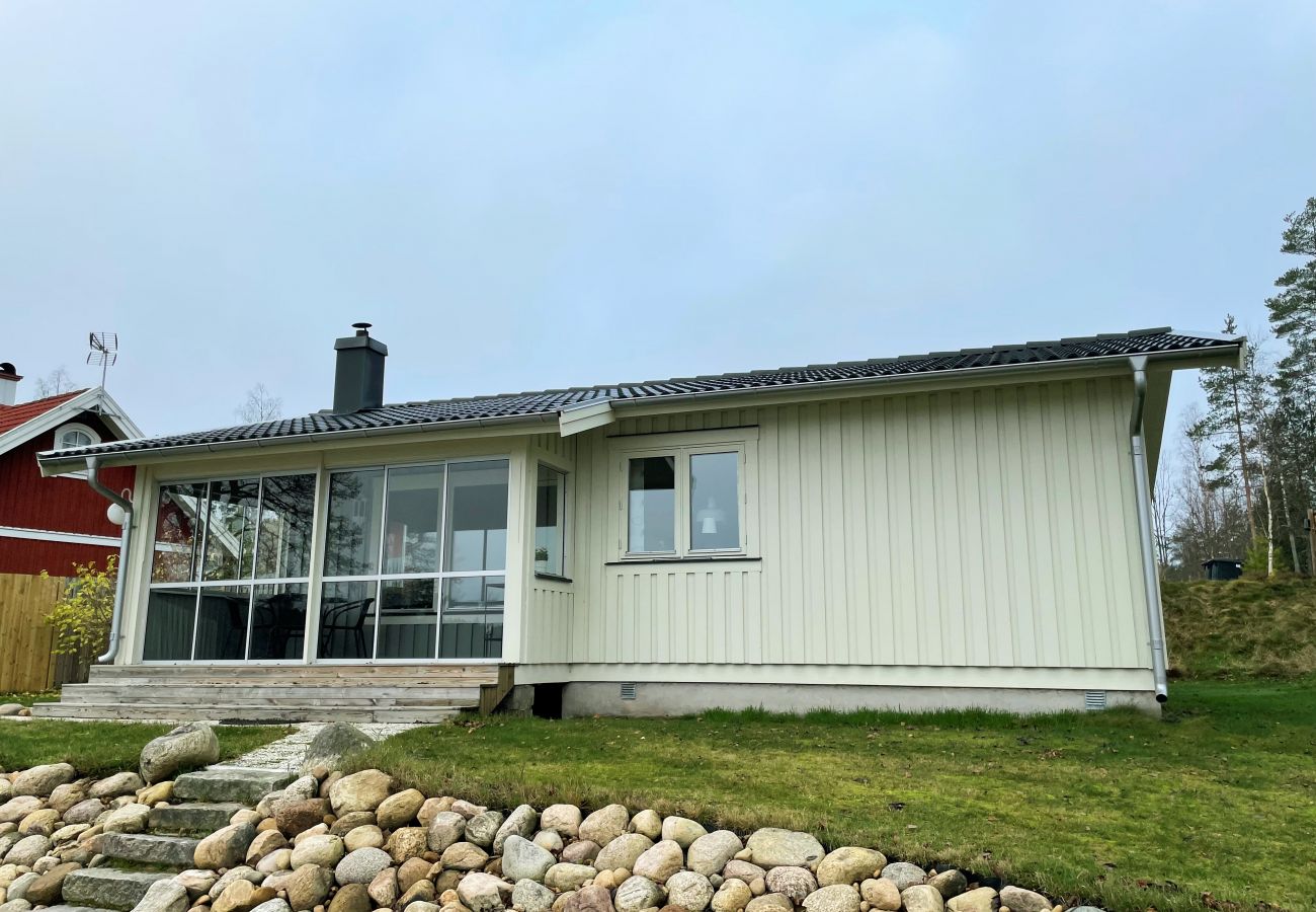 Ferienhaus in Vaggeryd - Schönes Ferienhaus mit eigenem Seegrundstück und Panoramablick auf den See Fängen, Vaggeryd | SE07026