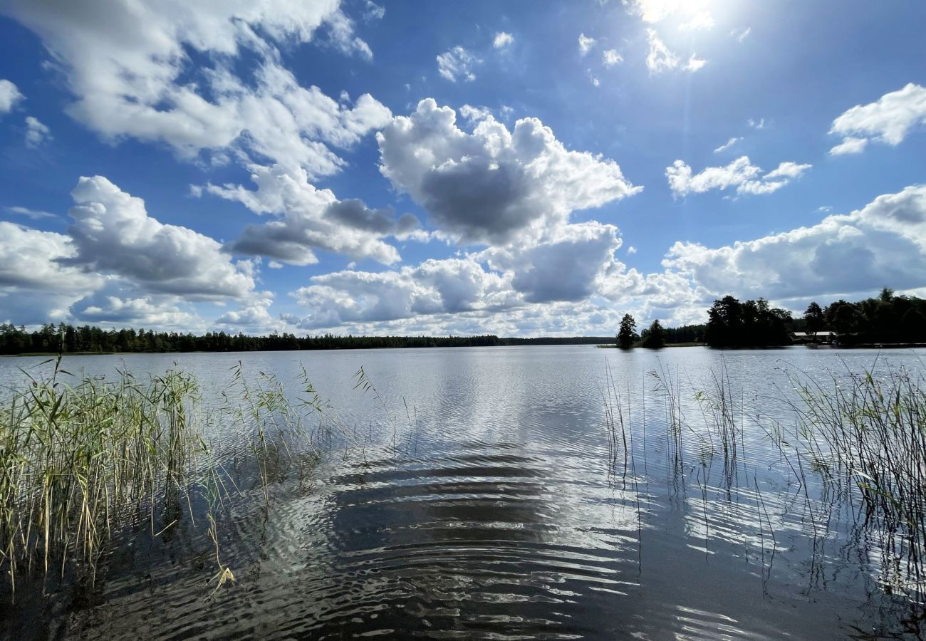 Ferienhaus in Vaggeryd - Schönes Ferienhaus mit eigenem Seegrundstück und Panoramablick auf den See Fängen, Vaggeryd | SE07026