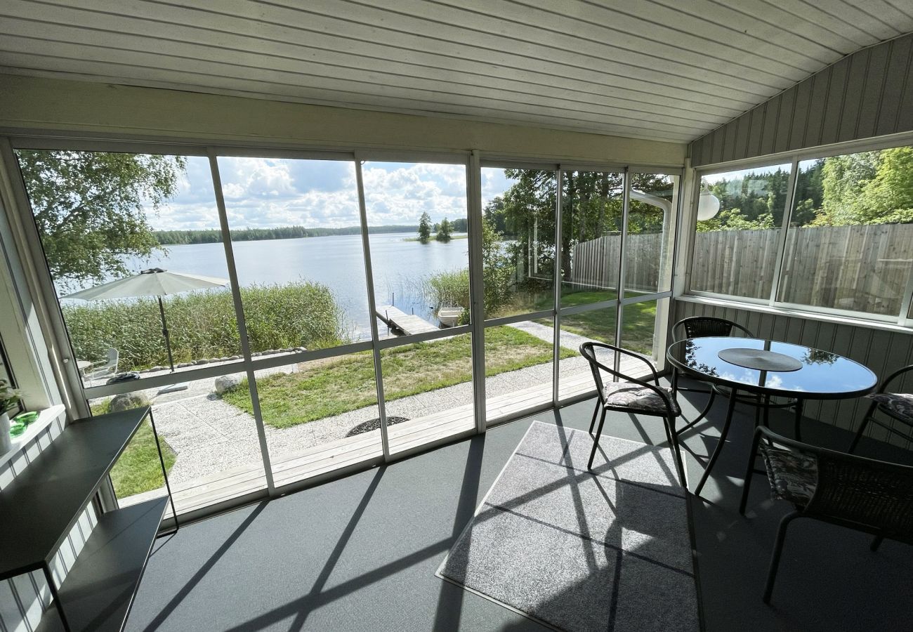 Haus in Vaggeryd - Schönes Ferienhaus mit eigenem Seegrundstück und Panoramablick auf den See Fängen, Vaggeryd | SE07026