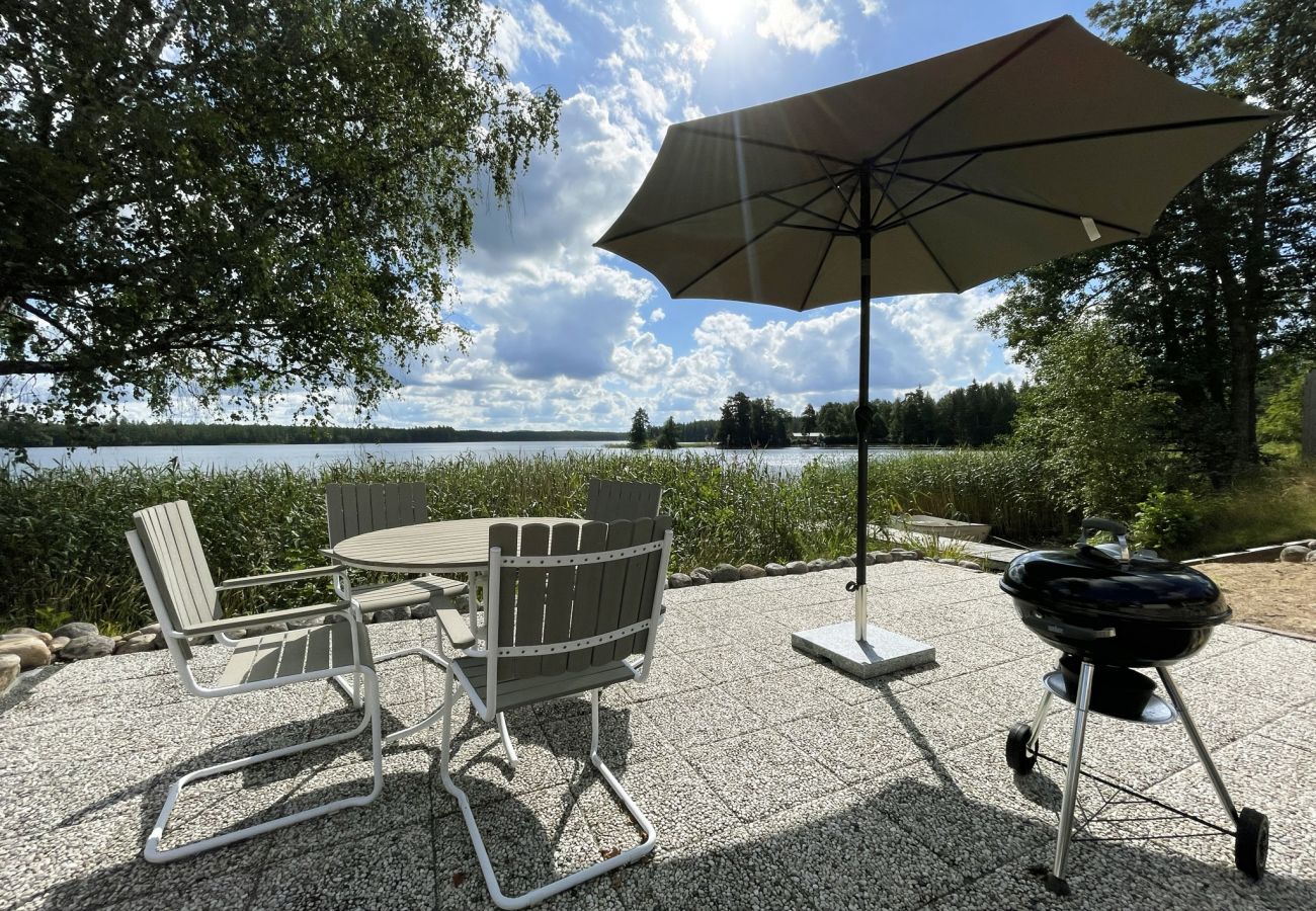 Ferienhaus in Vaggeryd - Schönes Ferienhaus mit eigenem Seegrundstück und Panoramablick auf den See Fängen, Vaggeryd | SE07026