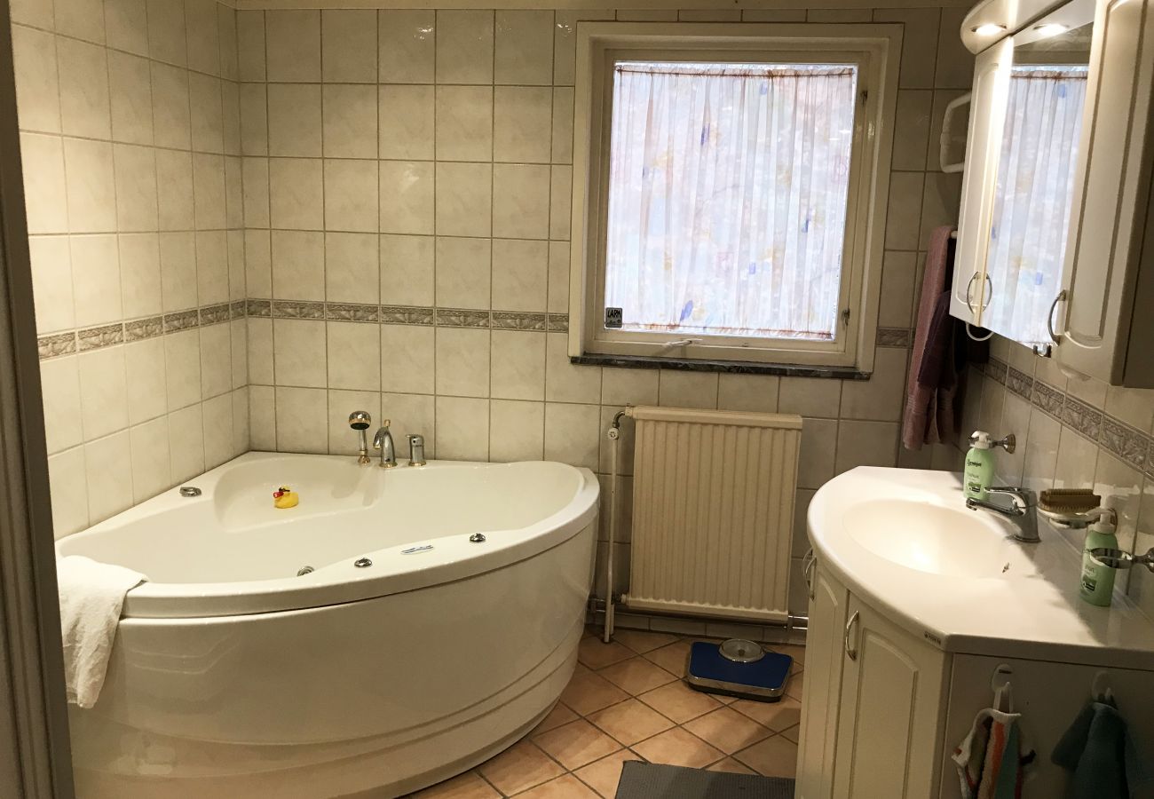 Ferienhaus in Ullared - Schönes Haus in Ullared bei Gekås | SE02056