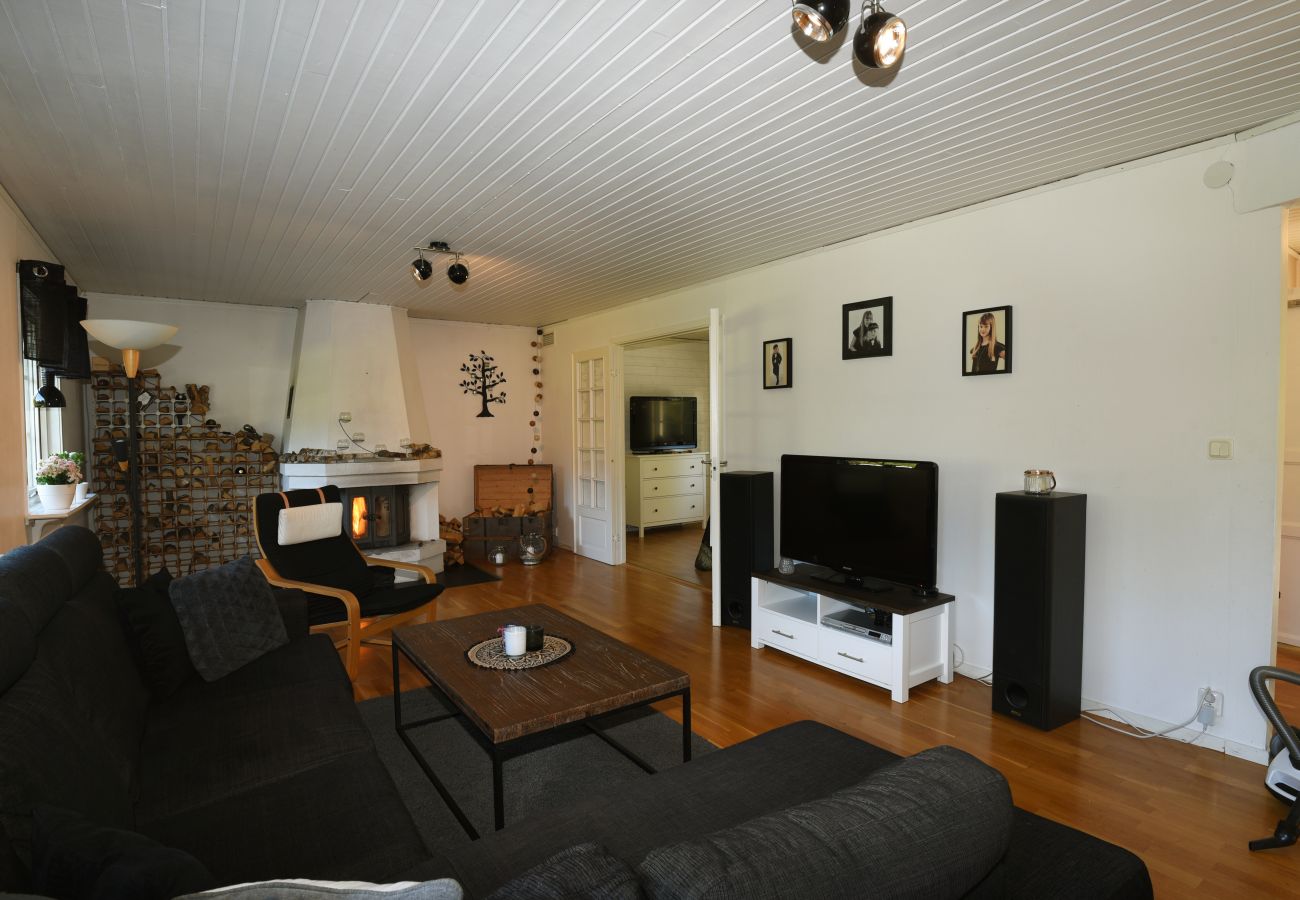 Ferienhaus in Svanesund -  Frische und gemütliche Villa mit holzbefeuertem Whirlpool und Sauna | SE09026 Svanesund/Orust