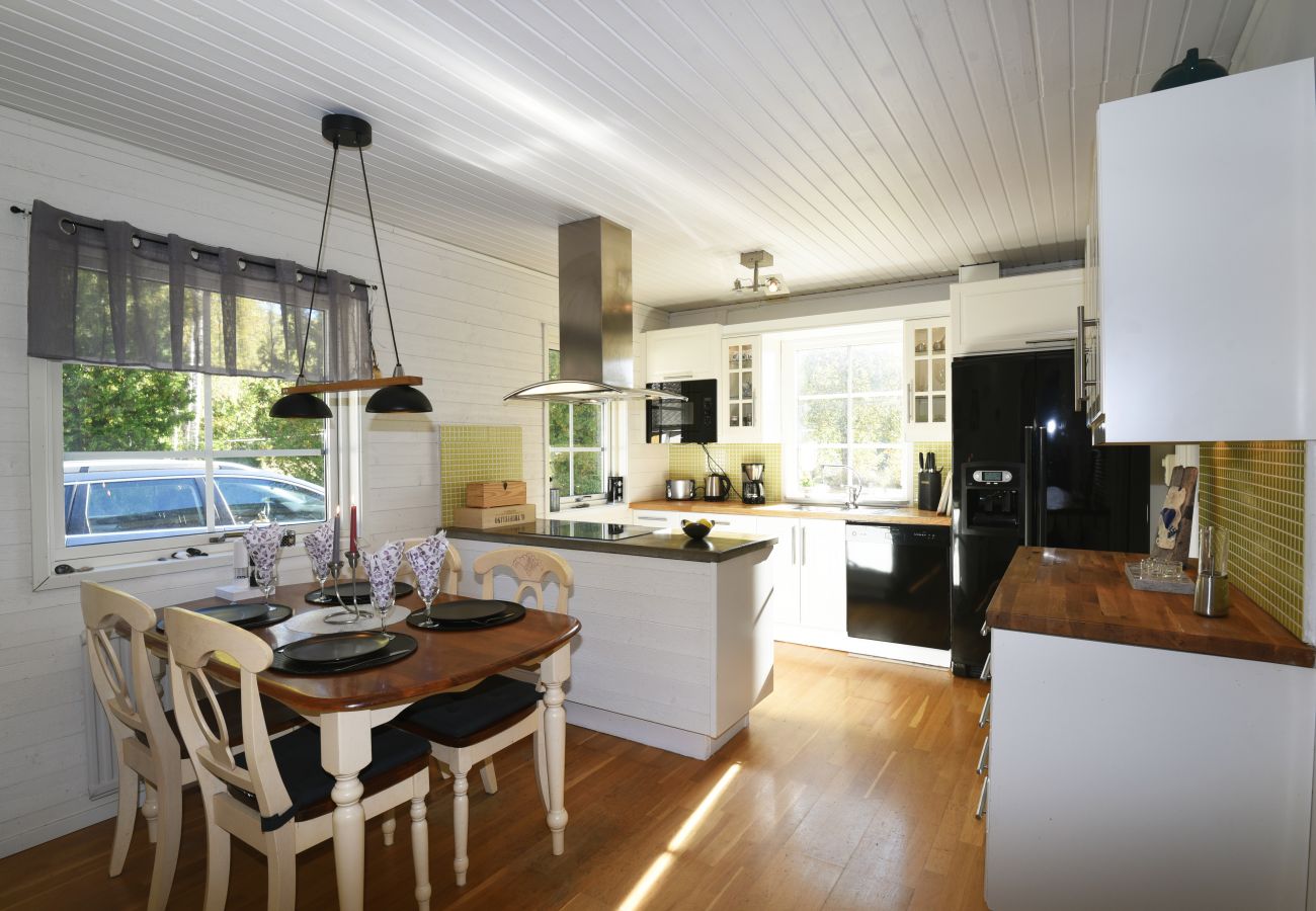 Ferienhaus in Svanesund -  Frische und gemütliche Villa mit holzbefeuertem Whirlpool und Sauna | SE09026 Svanesund/Orust
