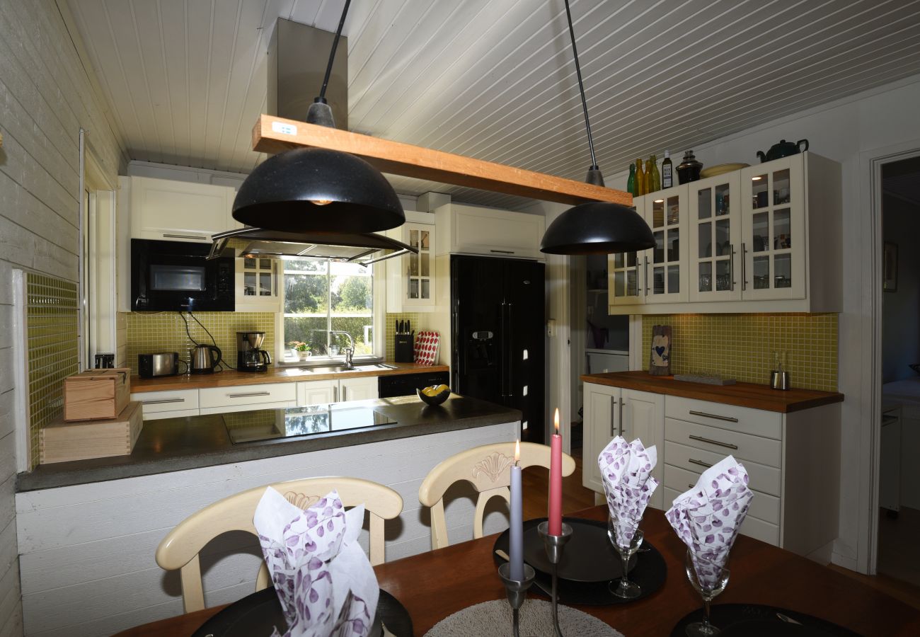 Ferienhaus in Svanesund -  Frische und gemütliche Villa mit holzbefeuertem Whirlpool und Sauna | SE09026 Svanesund/Orust