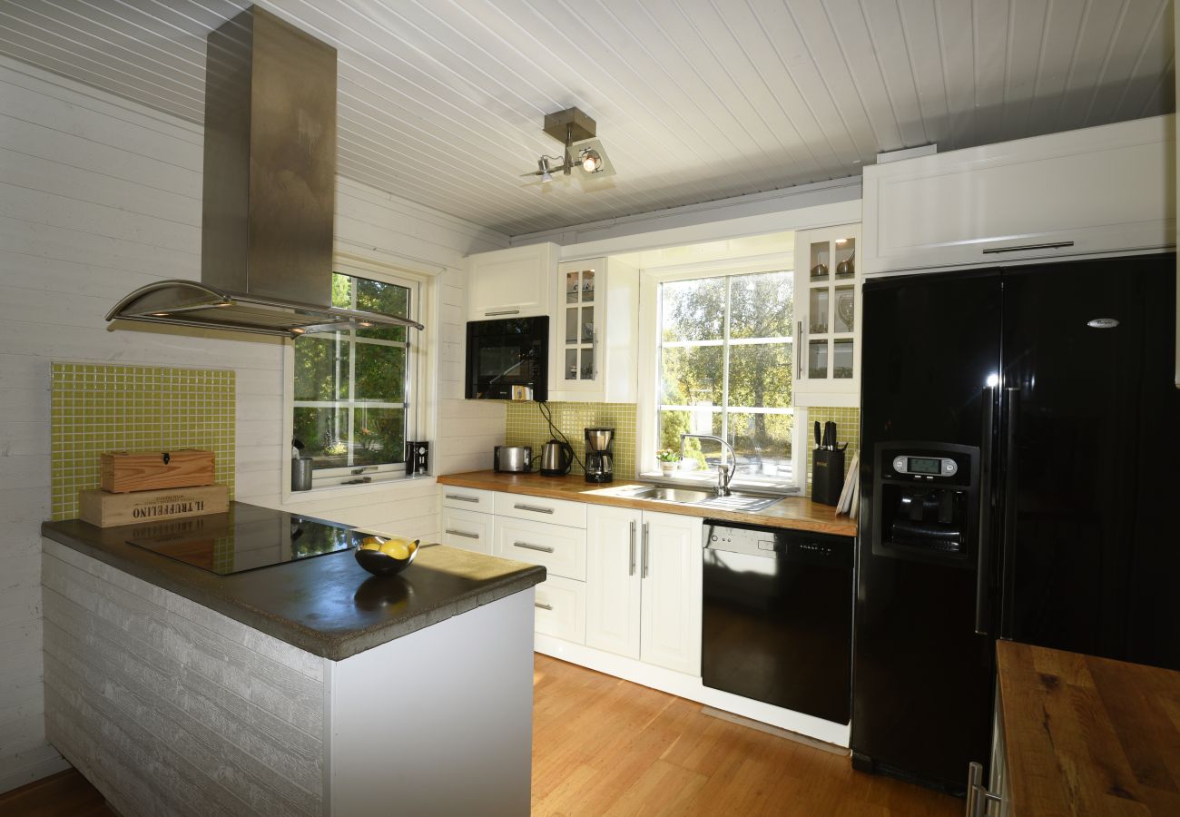 Ferienhaus in Svanesund -  Frische und gemütliche Villa mit holzbefeuertem Whirlpool und Sauna | SE09026 Svanesund/Orust