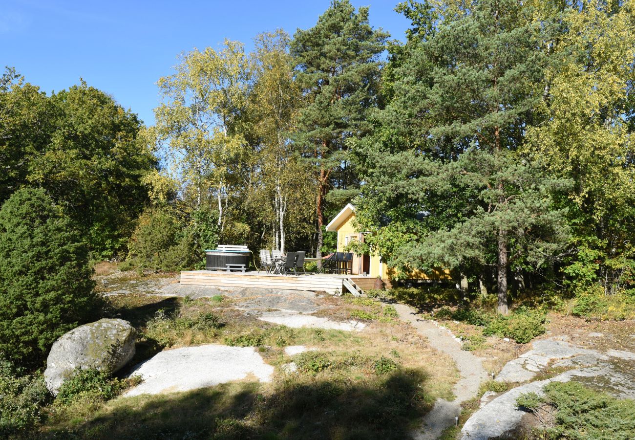 Ferienhaus in Svanesund -  Frische und gemütliche Villa mit holzbefeuertem Whirlpool und Sauna | SE09026 Svanesund/Orust