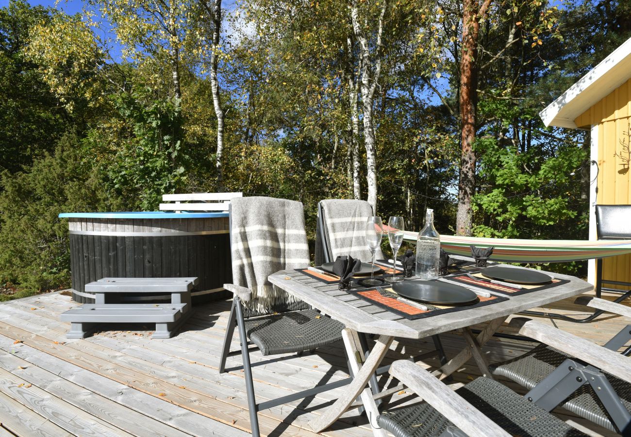 Ferienhaus in Svanesund -  Frische und gemütliche Villa mit holzbefeuertem Whirlpool und Sauna | SE09026 Svanesund/Orust