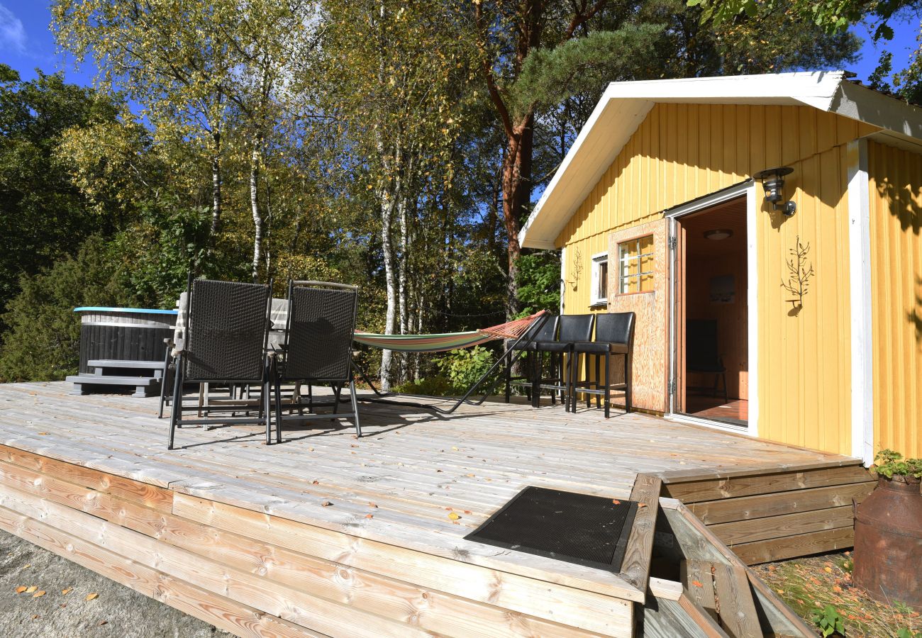 Ferienhaus in Svanesund -  Frische und gemütliche Villa mit holzbefeuertem Whirlpool und Sauna | SE09026 Svanesund/Orust
