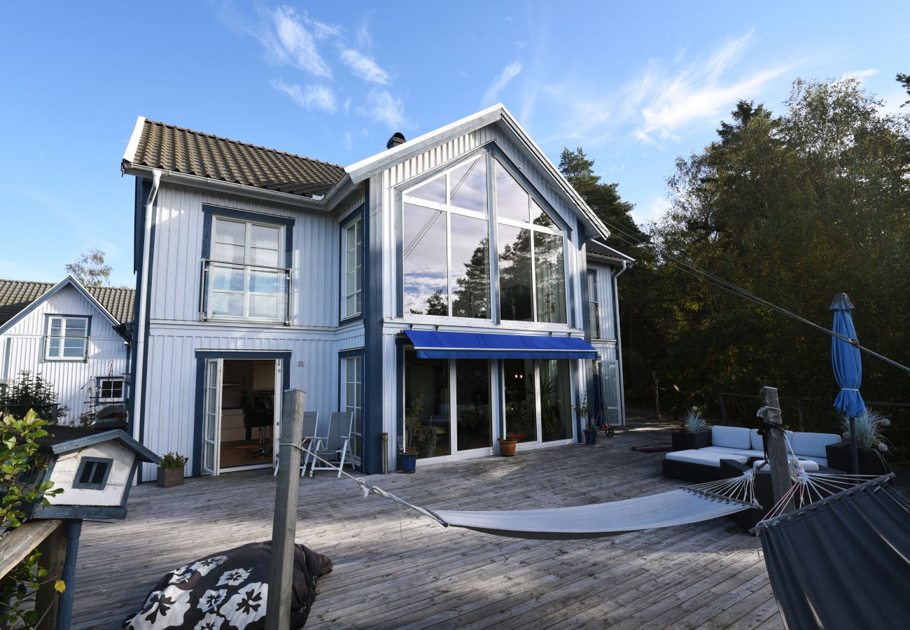 Ferienhaus in Kode -  Schöne geräumige Villa im Süden von Bohuslän mit Spa | SE09028