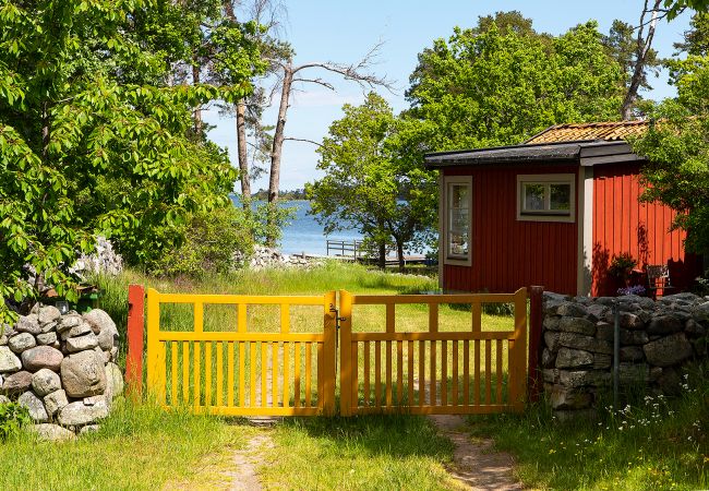  in Rockneby - Ferienhaus in Drag mit einzigartiger Lage und Seegrundstück | SE05014