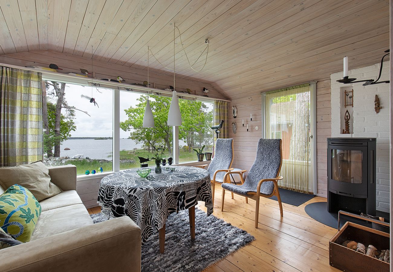 Ferienhaus in Rockneby - Ferienhaus in Drag mit einzigartiger Lage und Seegrundstück | SE05014