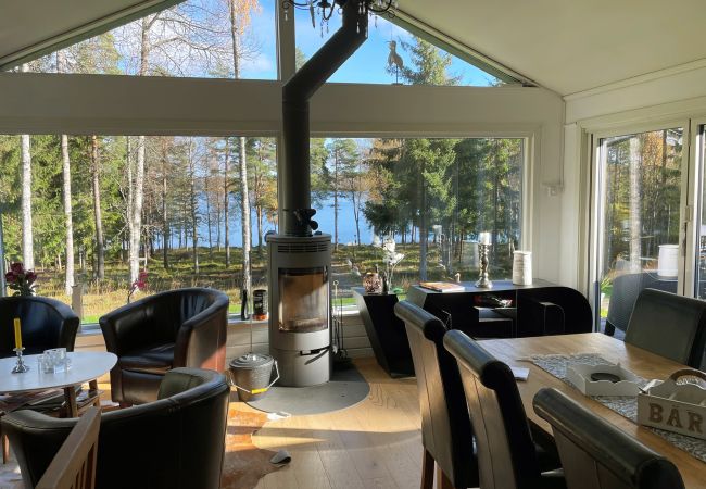  in Månsarp - Schönes Ferienhaus mit eigenem Seegrundstück und Panoramablick auf Rasjön | SE07037