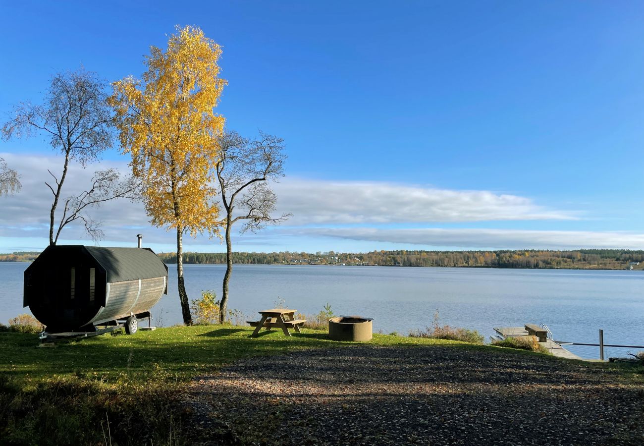 Ferienhaus in Månsarp - Schönes Ferienhaus mit eigenem Seegrundstück und Panoramablick auf Rasjön | SE07037