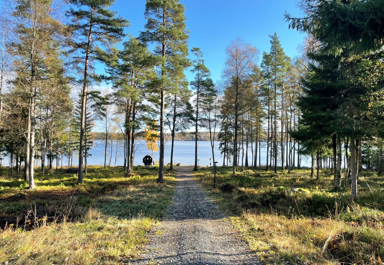 Ferienhaus in Månsarp - Schönes Ferienhaus mit eigenem Seegrundstück und Panoramablick auf Rasjön | SE07037